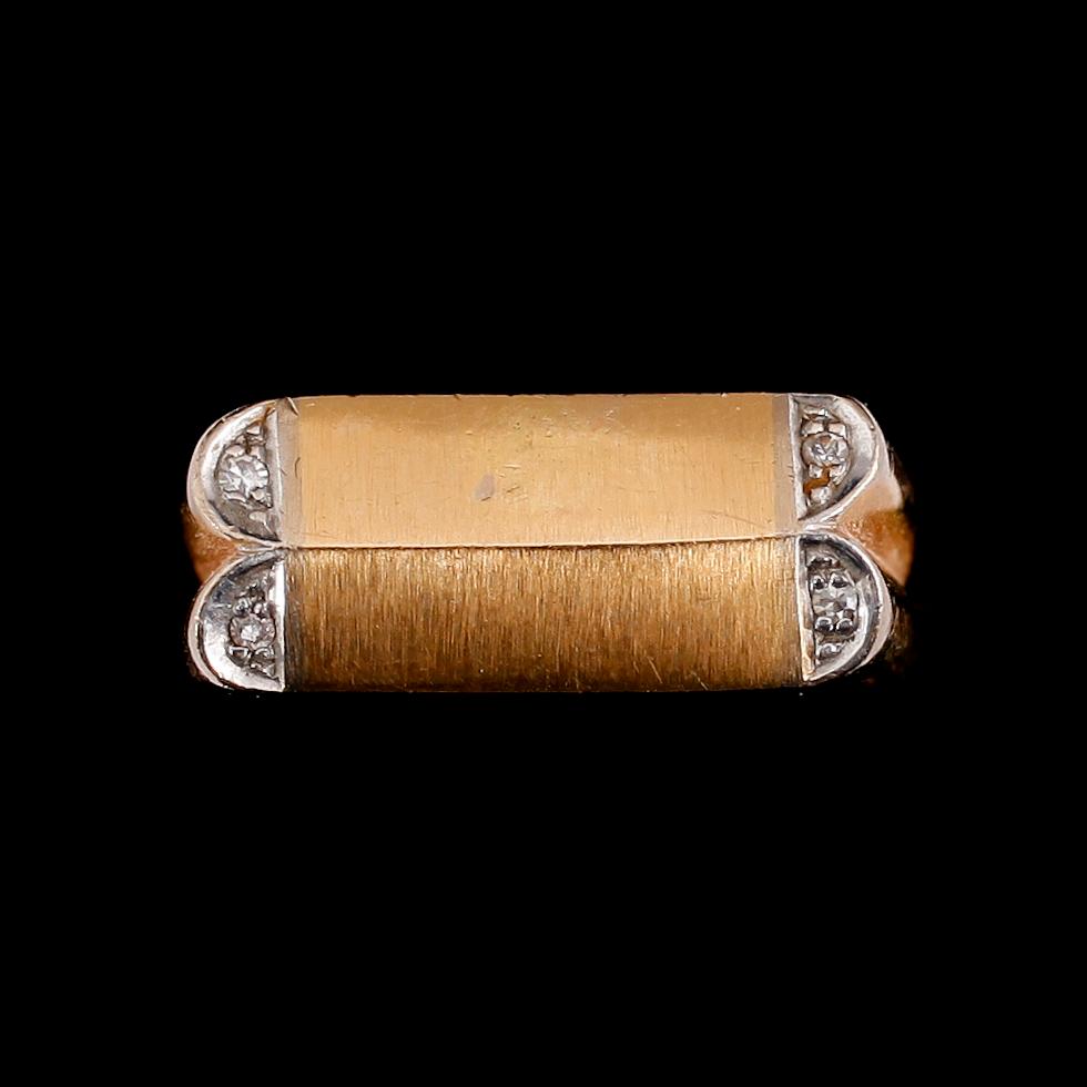 RING, 18 k guld och vitguld, med 4 briljantslipade diamanter. Total vikt 9 g.