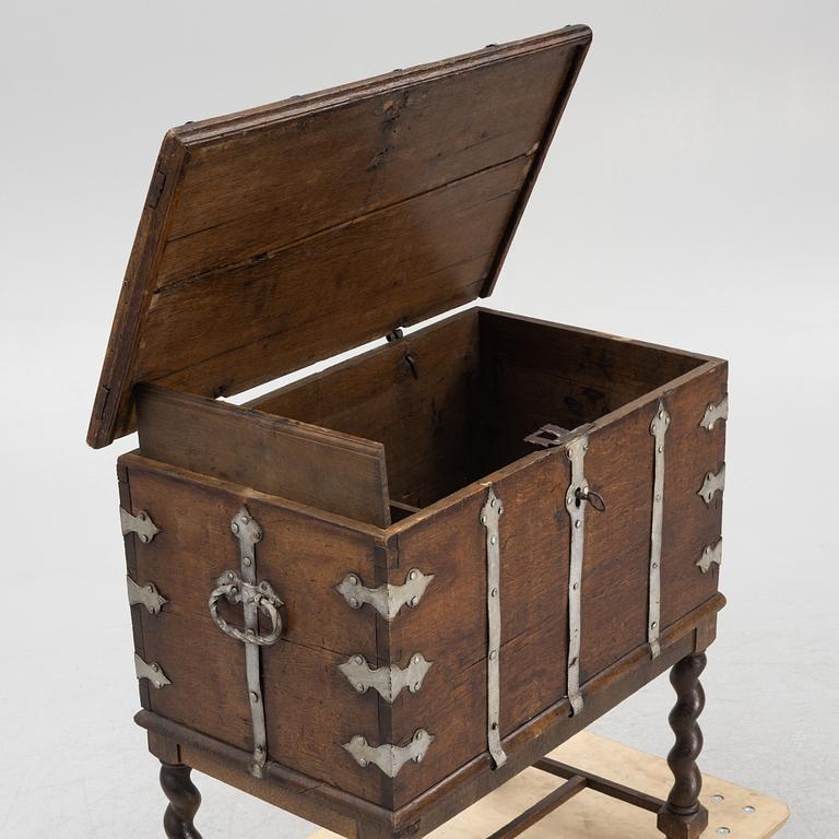 An 18th/19th Century Oak Casket.