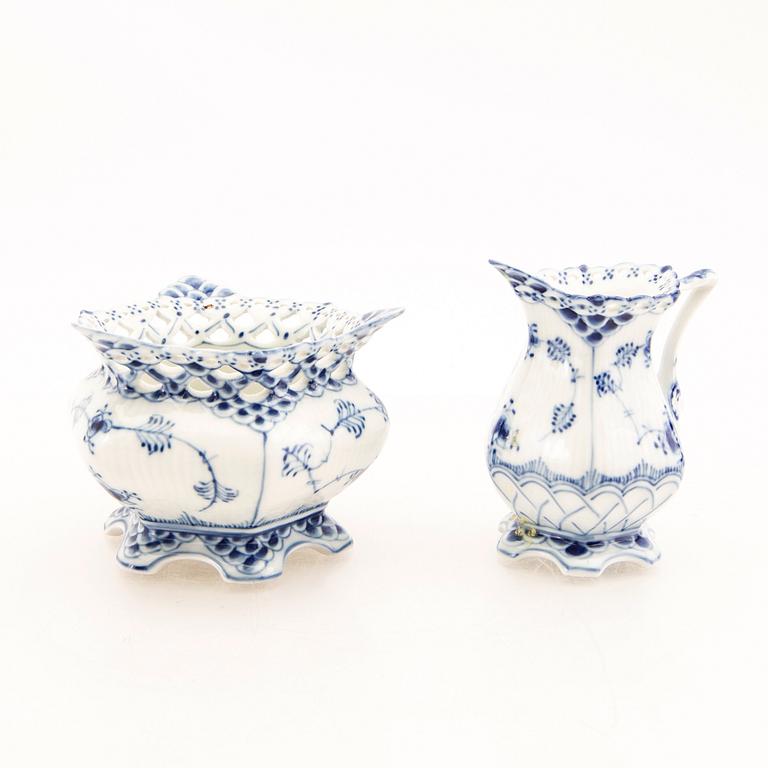 Servis, 33 delar, "Musselmalet Helblonde", Royal Copenhagen Danmark porslin.