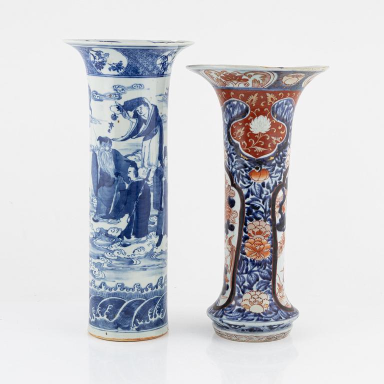 Vaser, 2 st, Japan och Kina, 1900-tal.