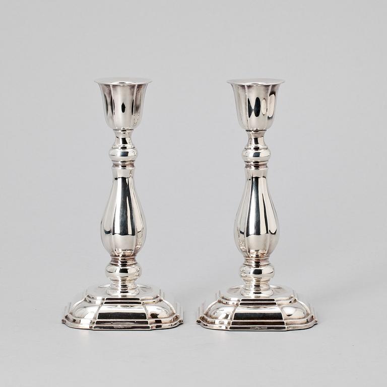 LJUSSTAKAR, ett par, silver, Cesons Guldvaru AB, Göteborg 1978.