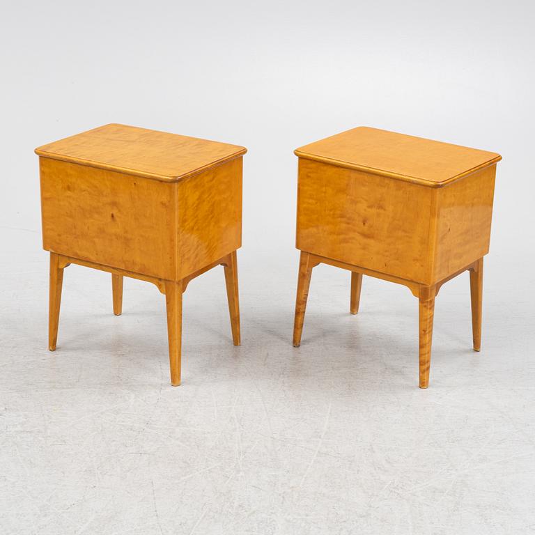 A pair of birch wood bedside tables, first part of the 20th Century.