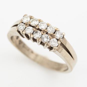 Ring, 18K vitguld med två rader med tio briljantslipade diamanter.