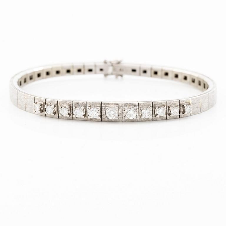 Bracelet 18K white gold with brilliant-cut diamonds.