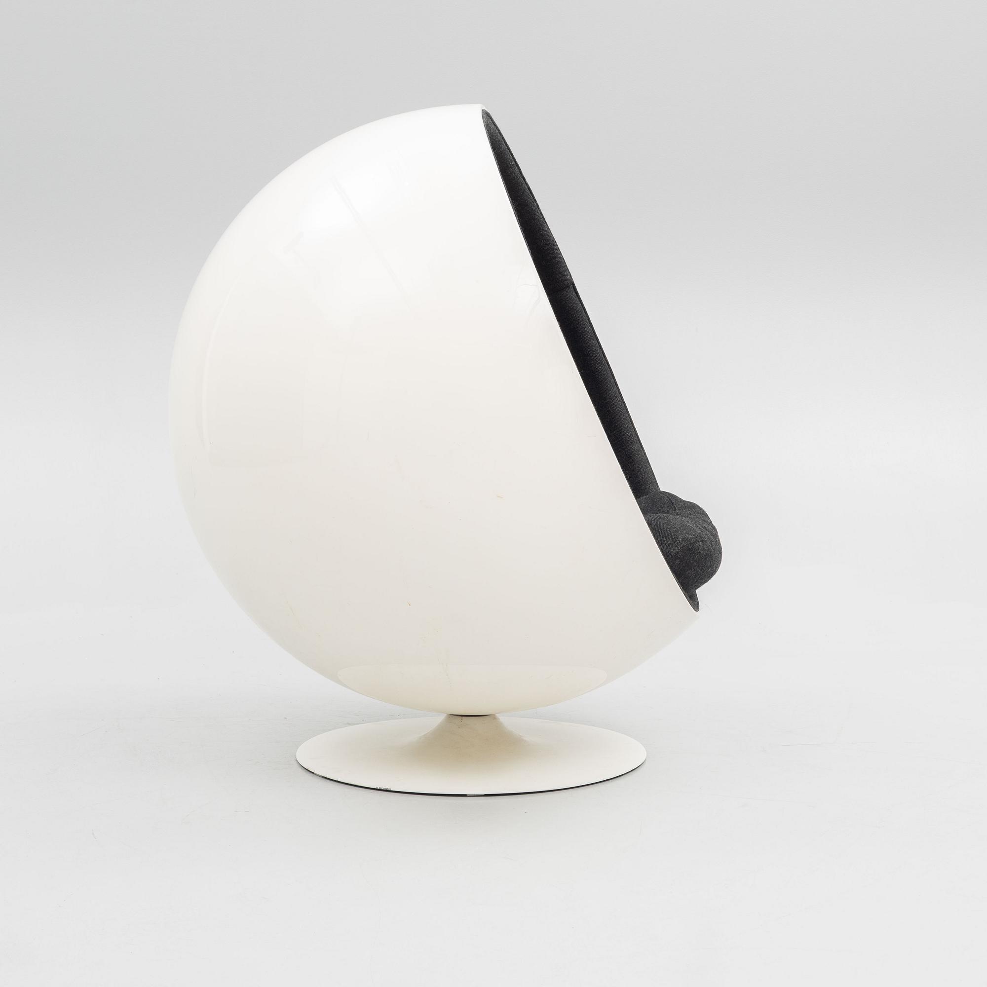 Eero Aarnio, a "Ball Chair", Adelta, Finland, post 1996.