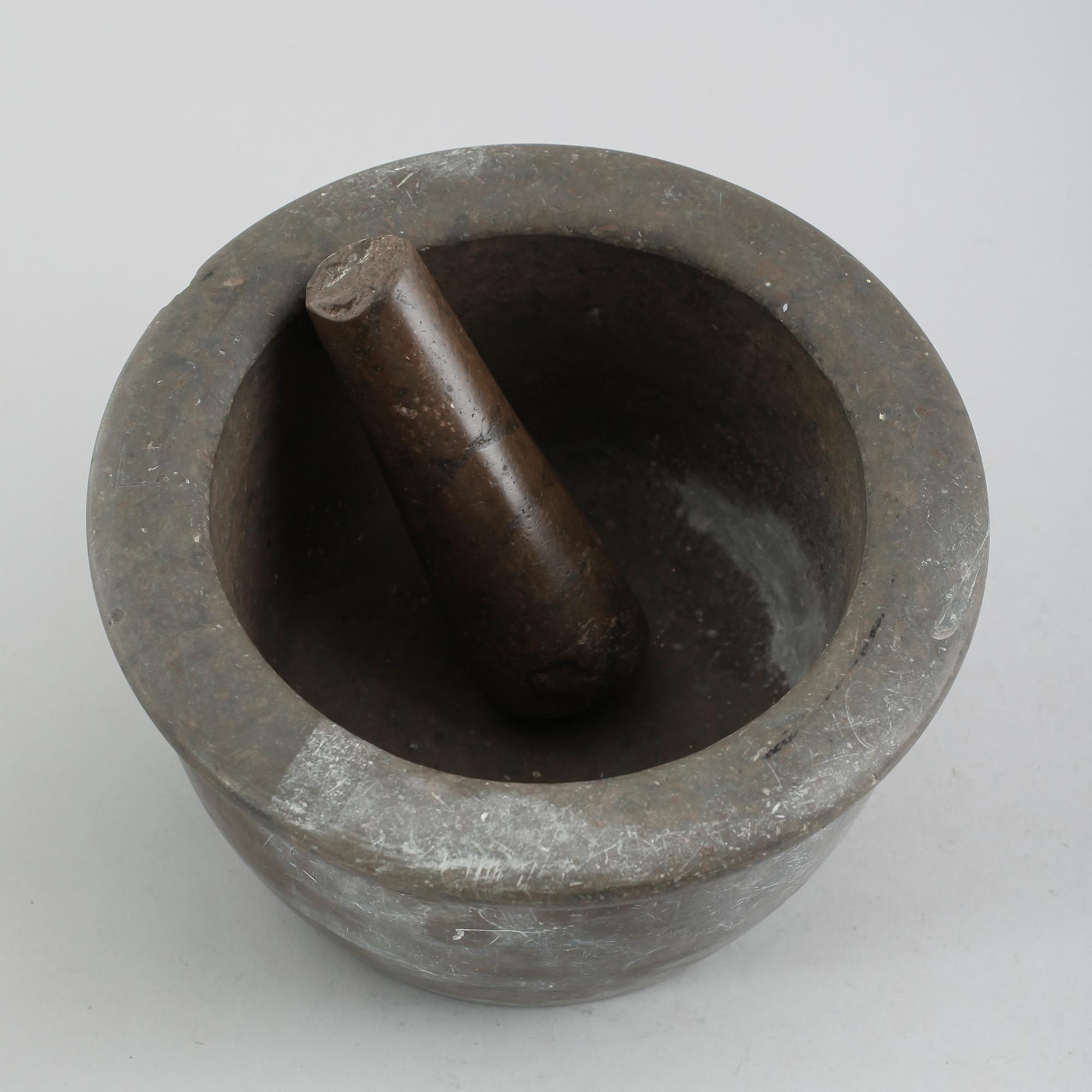 MORTEL OCH STÖT, kalksten, 1800-tal.