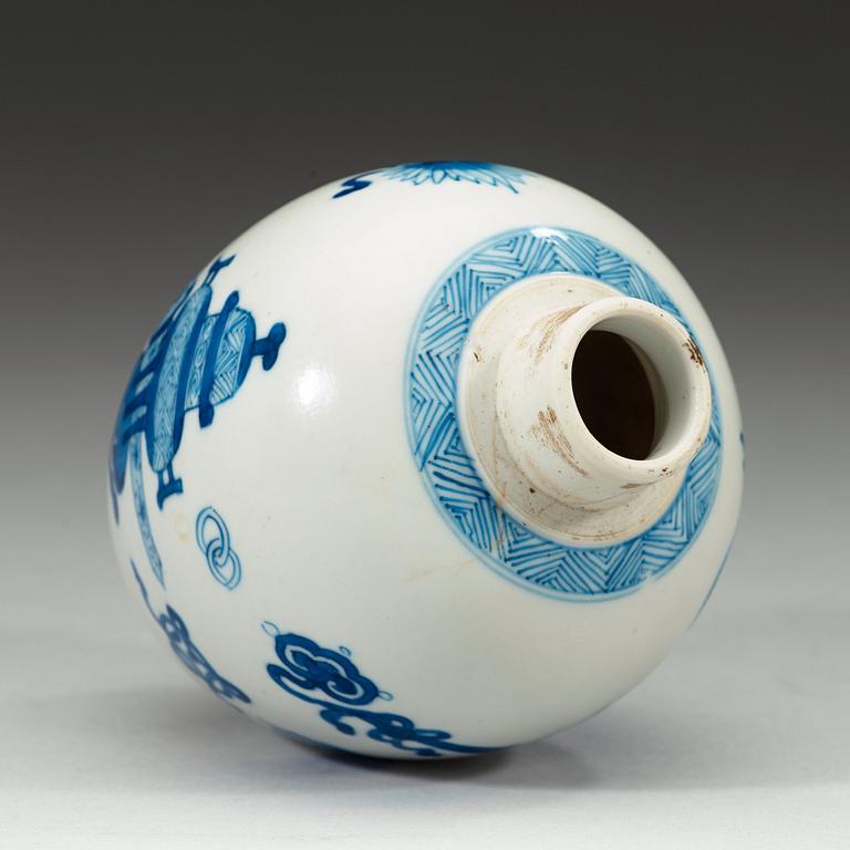 A blue and white jar, Qing dynasty Kangxi (1662-1722).