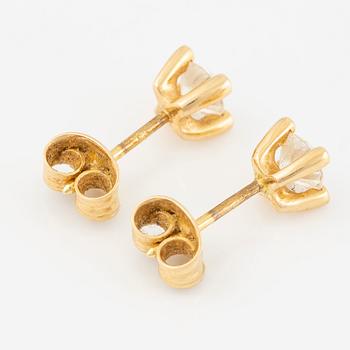 Earrings, a pair, 18K gold with brilliant-cut diamonds.