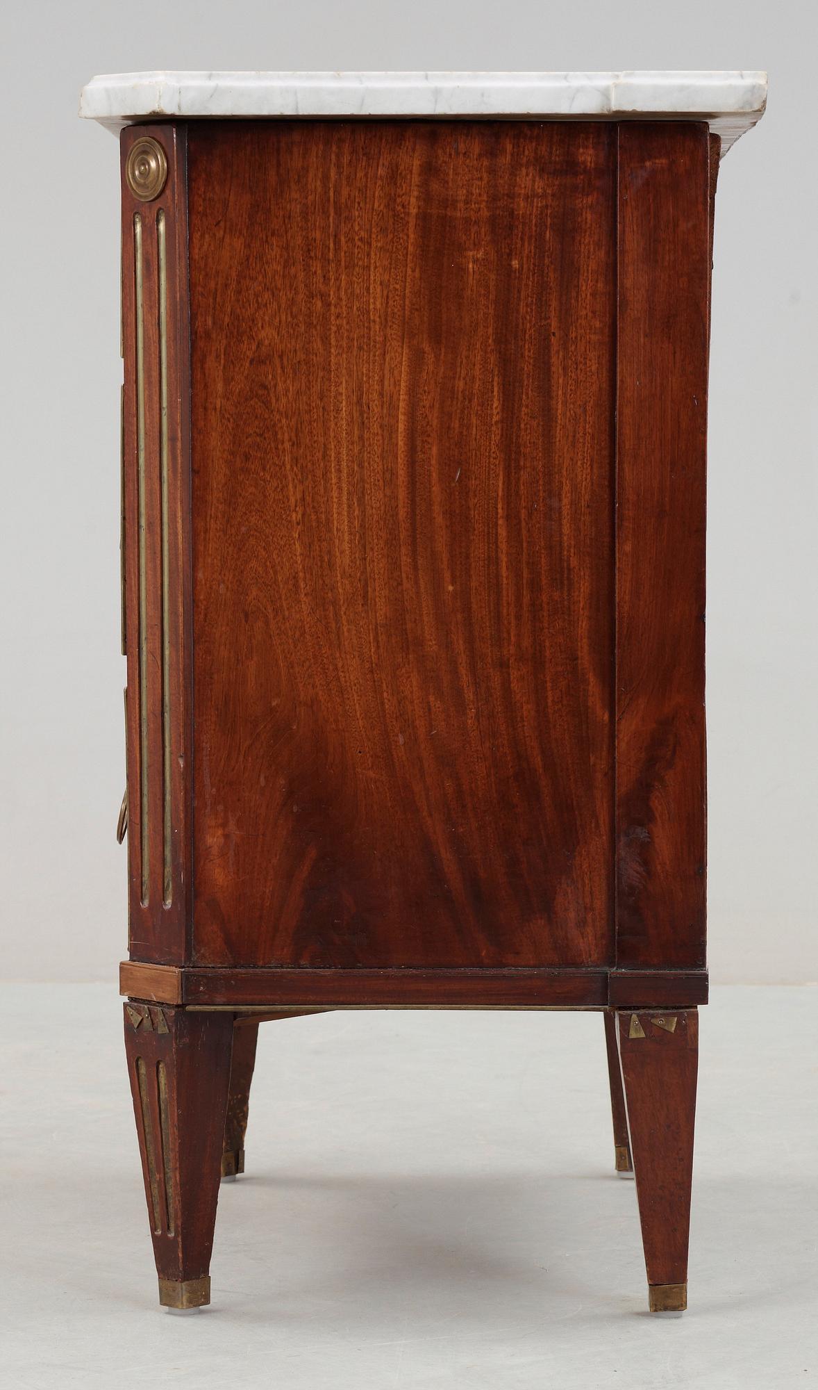 A late Gustavian 18th century commode.