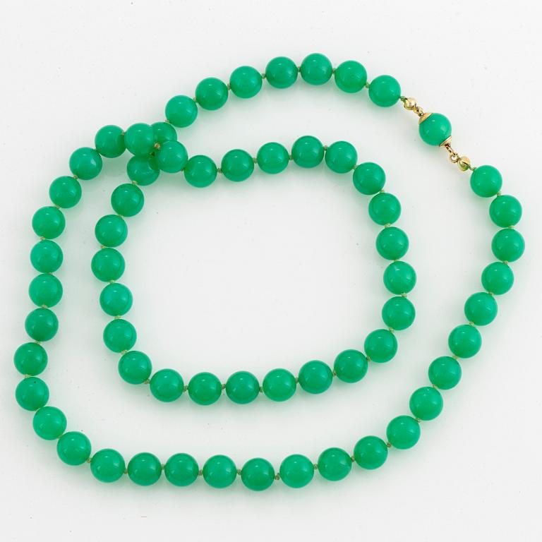 Chrysoprase bead necklace.