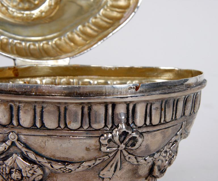 SOCKERSKÅL, silver, ca 300 gram, gustaviansk stil.