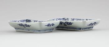 SKÅLAR, 2 st, porslin, Japan, sent 1800-tal.