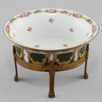 SKÅL, porslin, Sèvres- liknande märke, Louis XVI-stil, 1900-tal.