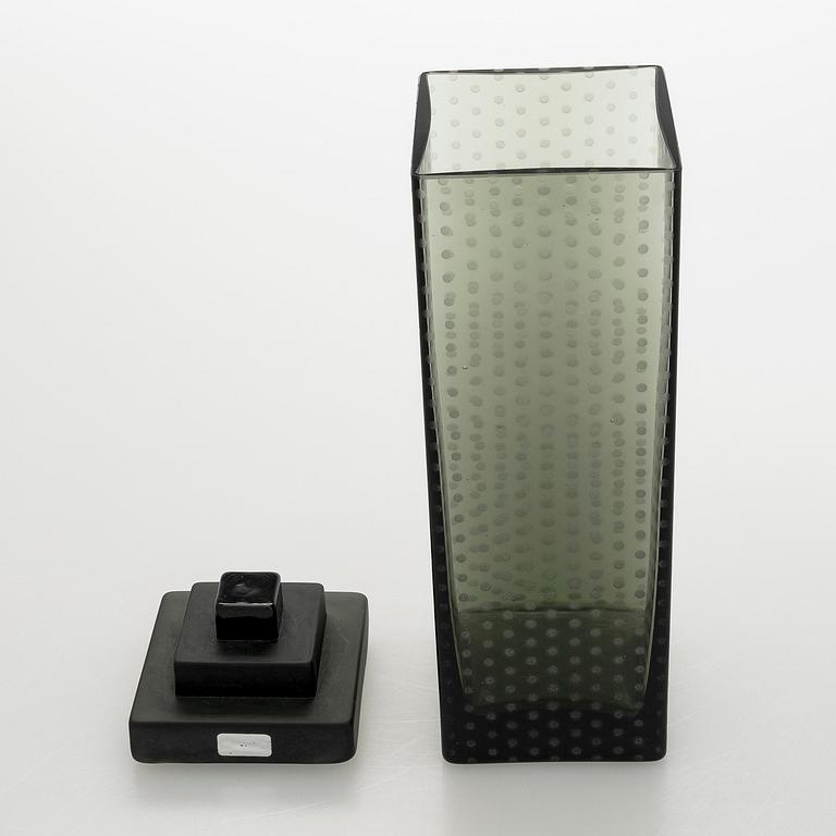Markku Salo, an art glass from the 'Valley of the Kings' -series, signed and numbered Markku Salo Nuutajärvi Notsjö,61/500.