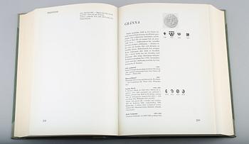 BOK, "Svenskt silversmide 1520-1850", av bl a Erik Andrén, Nordisk Rotogravyr, Stockholm, 1963.