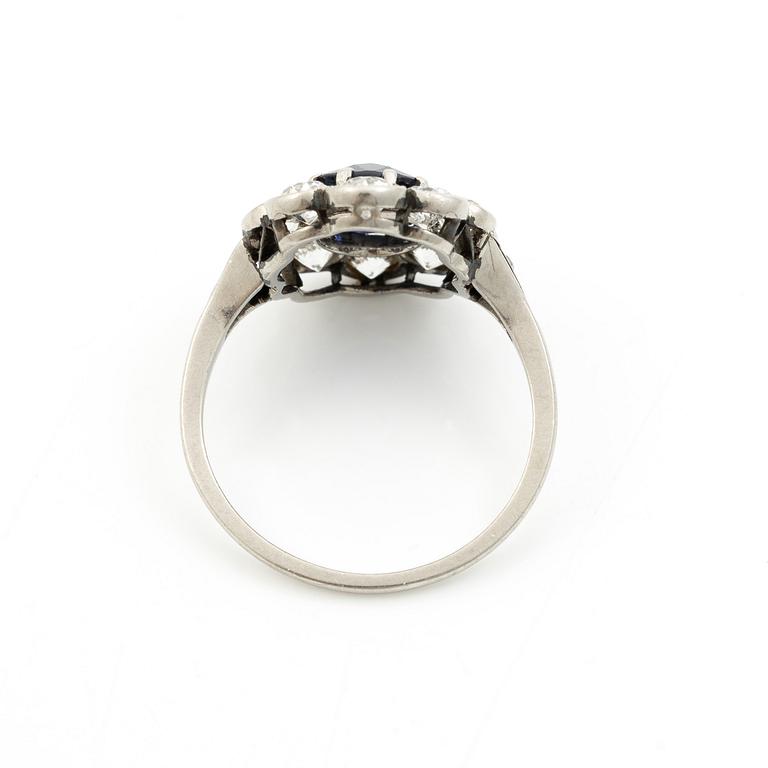 Carmose ring in platinum with sapphire and old-cut diamonds.