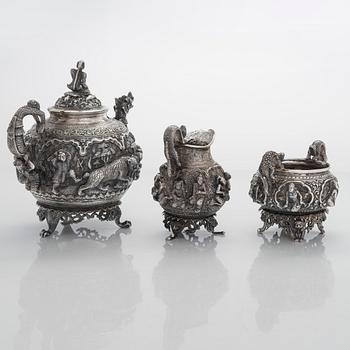 Tekanna, sockerskål och mjölkkanna, silver, 1900-talets början/ första hälft. Finska kontrollstämplar, 1949.