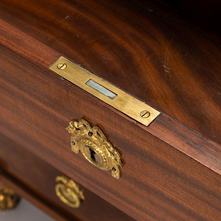 A Late Gustavian secretaire chest of drawers, 1800-1810.