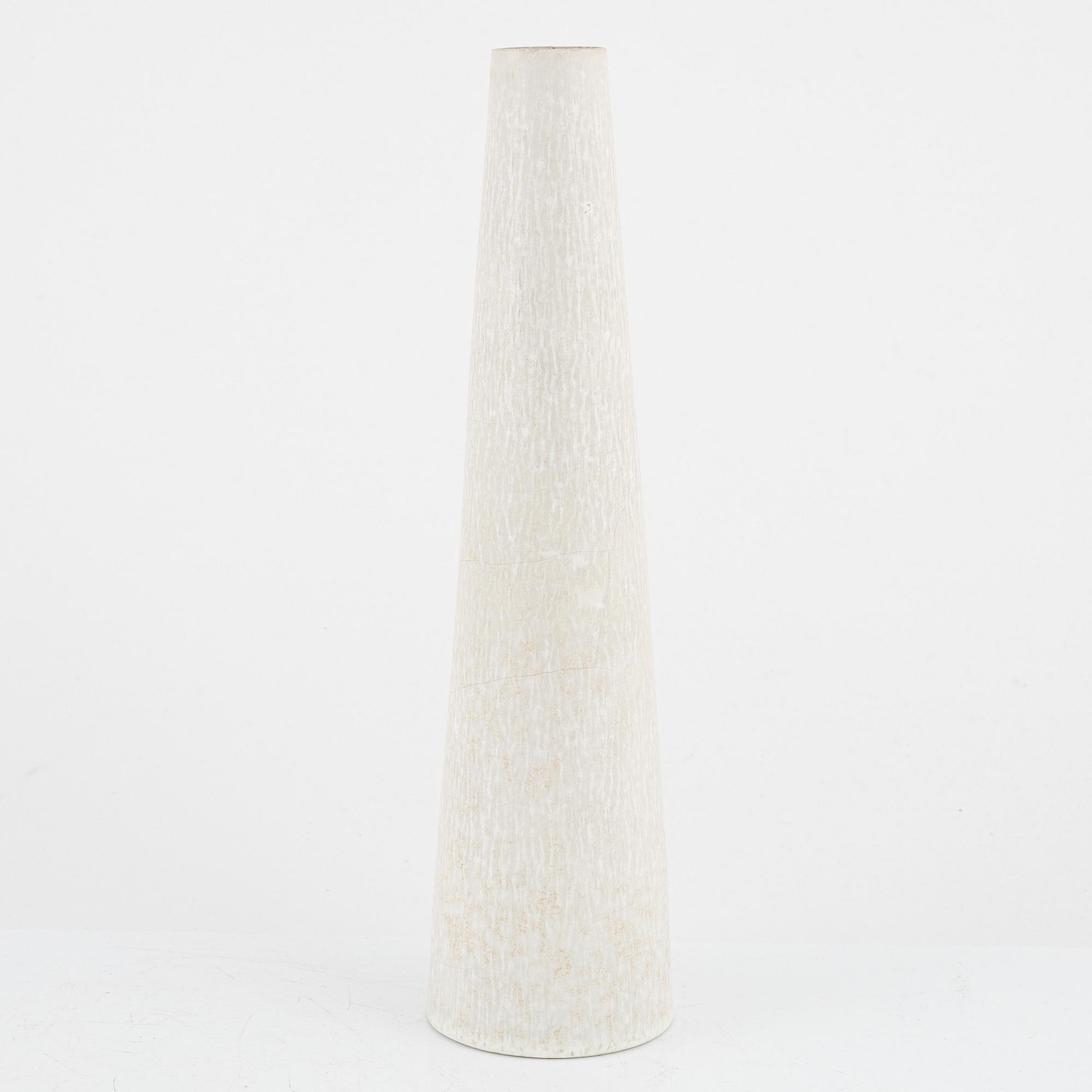 Carl-Harry Stålhane, 2 vaser, 2 skålar samt Gunanr Nylund, kanna, Rörstrand.