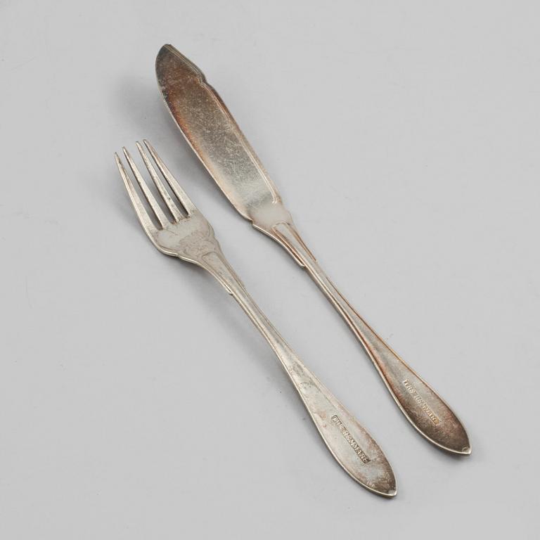 FISKBESTICK, nysilver, 15 st, märka med loggotyp från Stockholmsutställningen 1930 samt restaurangen Tre Remmare.