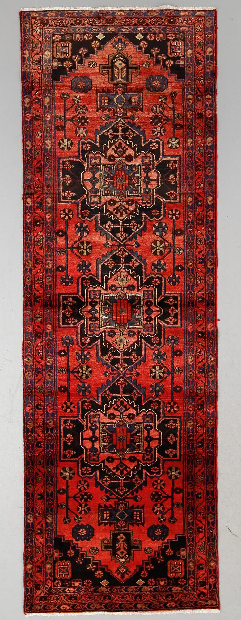 MATTA, Hamadan, ca 312 x 100 cm.