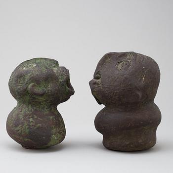 BORIS STOJKOV, skulpturer 4 st + 1 vas, signerade, stengods, Gustavsberg, 1960-/70-tal.