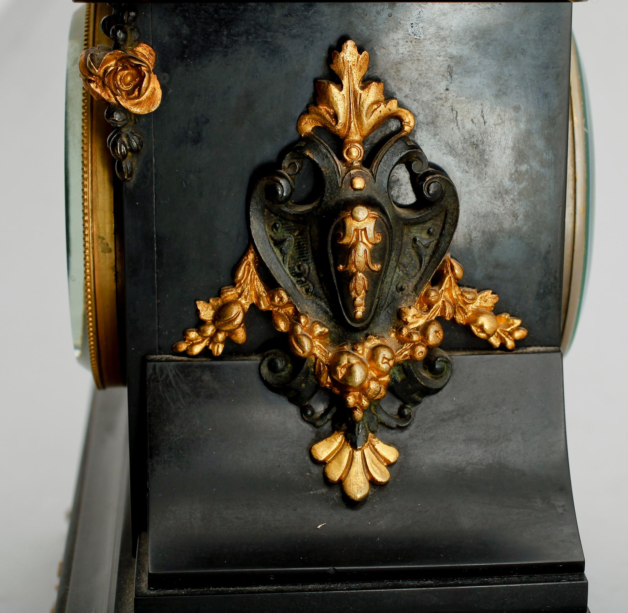 BORDSPENDYL, svart marmor, AH Rodanet, Paris, sent 1800-tal.