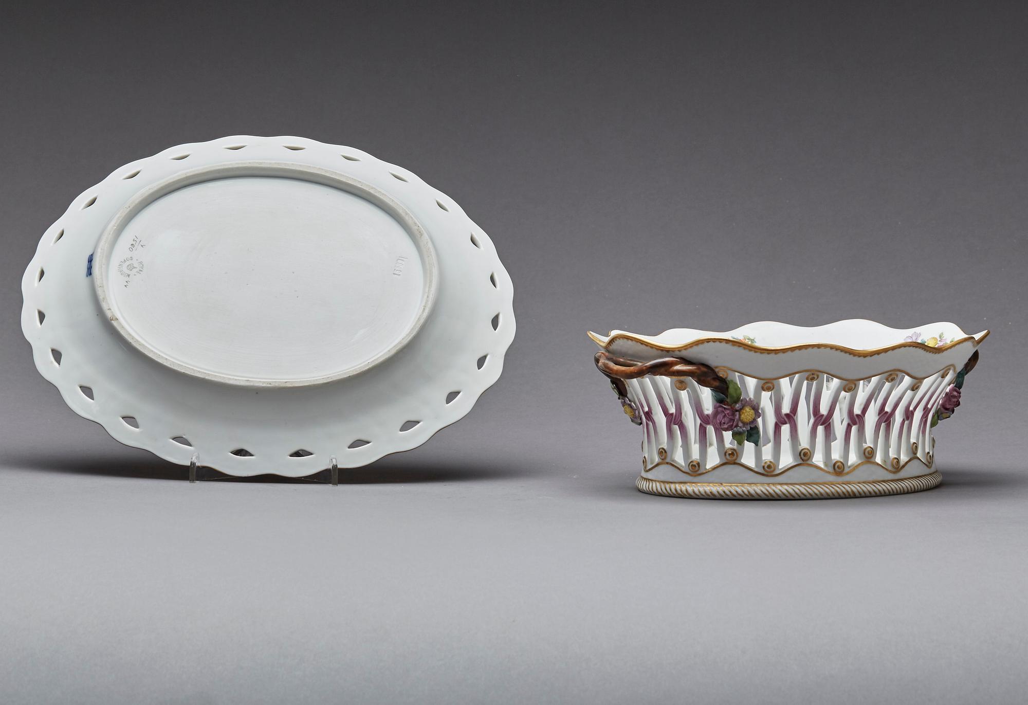 GALLERSKÅL med FAT, Royal Copenhagen, Danmark, Ca 1898-1923.