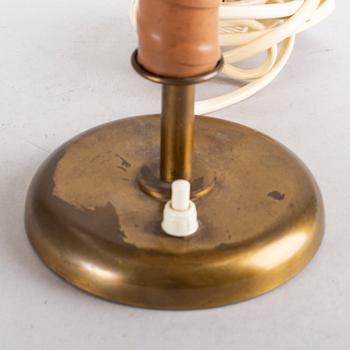 A 1940S TABLE LAMP BY BÖHLMARK.