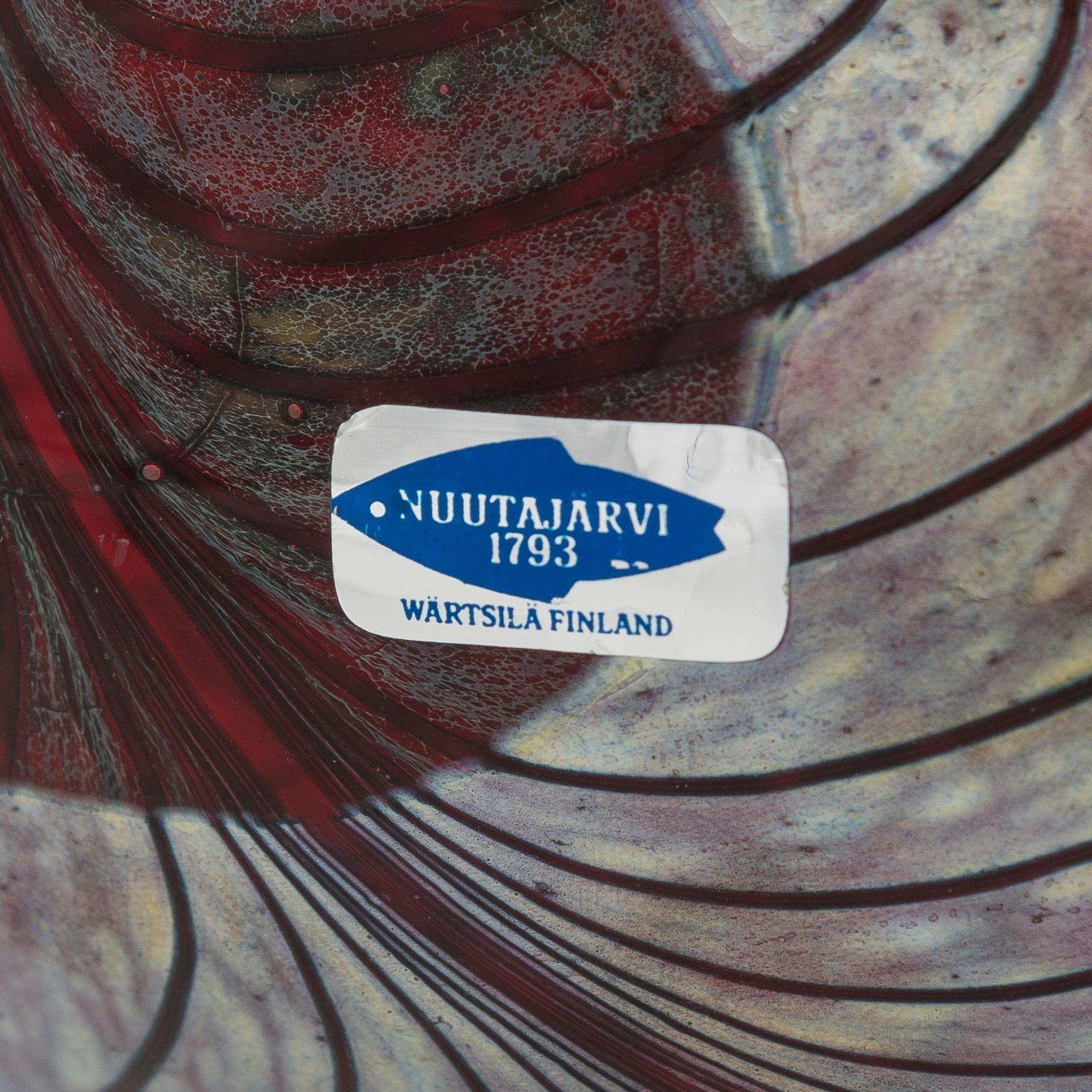 Oiva Toikka, Two glass birds, signed Oiva Toikka Nuutajärvi Notsjö, and O. Toikka Nuutajärvi.