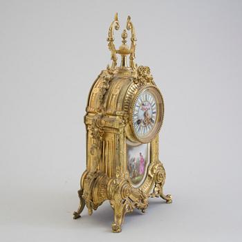 A circa 1900 pendulum clock.