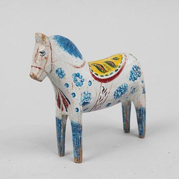 Dala horse, probably painted by Mor Nisser, Vattnäs Dalarna, first half of the 20th century.