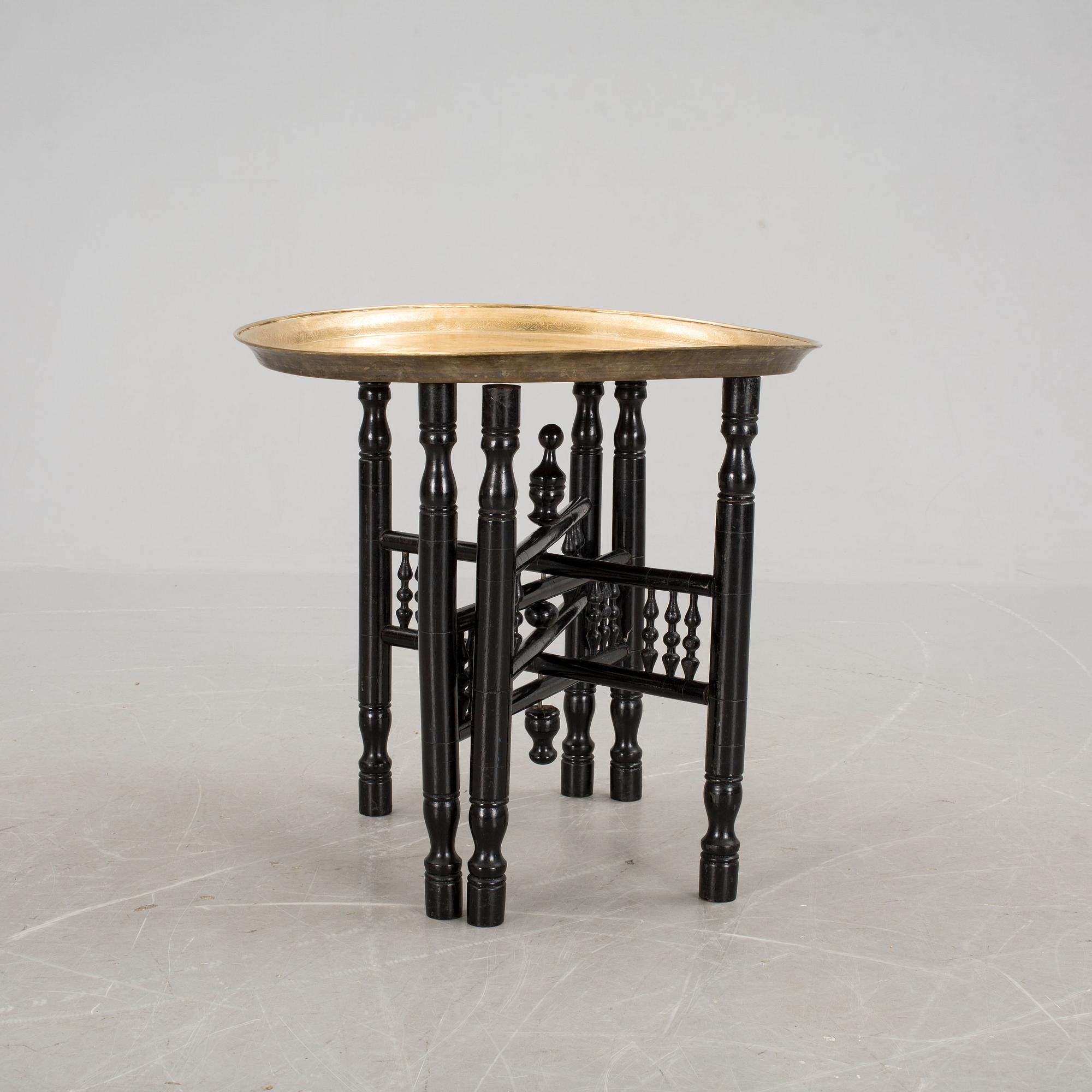 RÖKBORD, mässing och trä, 1900-talets början.