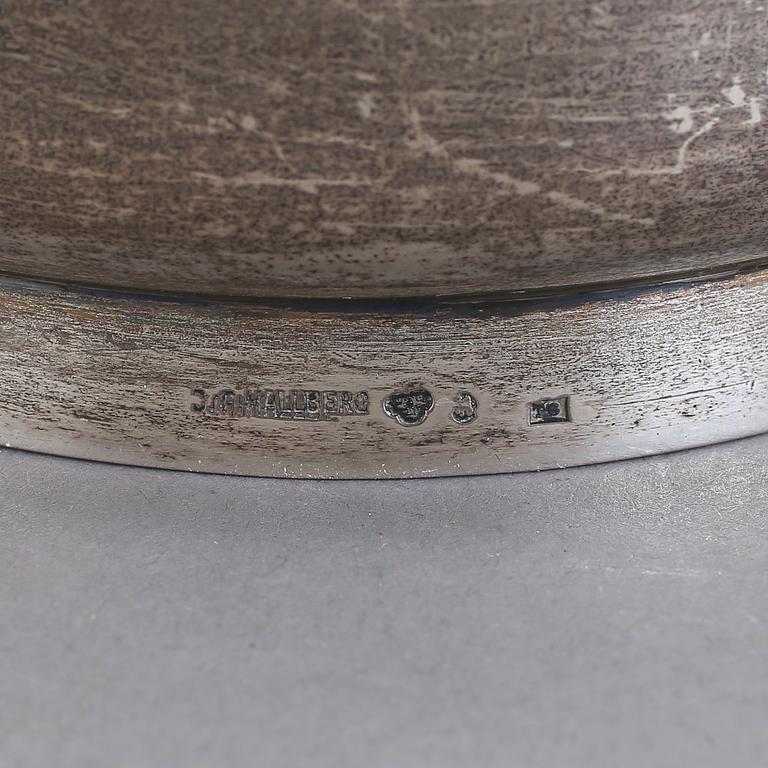 MUGGAR, ett par, silver, CG Hallberg, Stockholm 1897. Tot ca 956 gram.