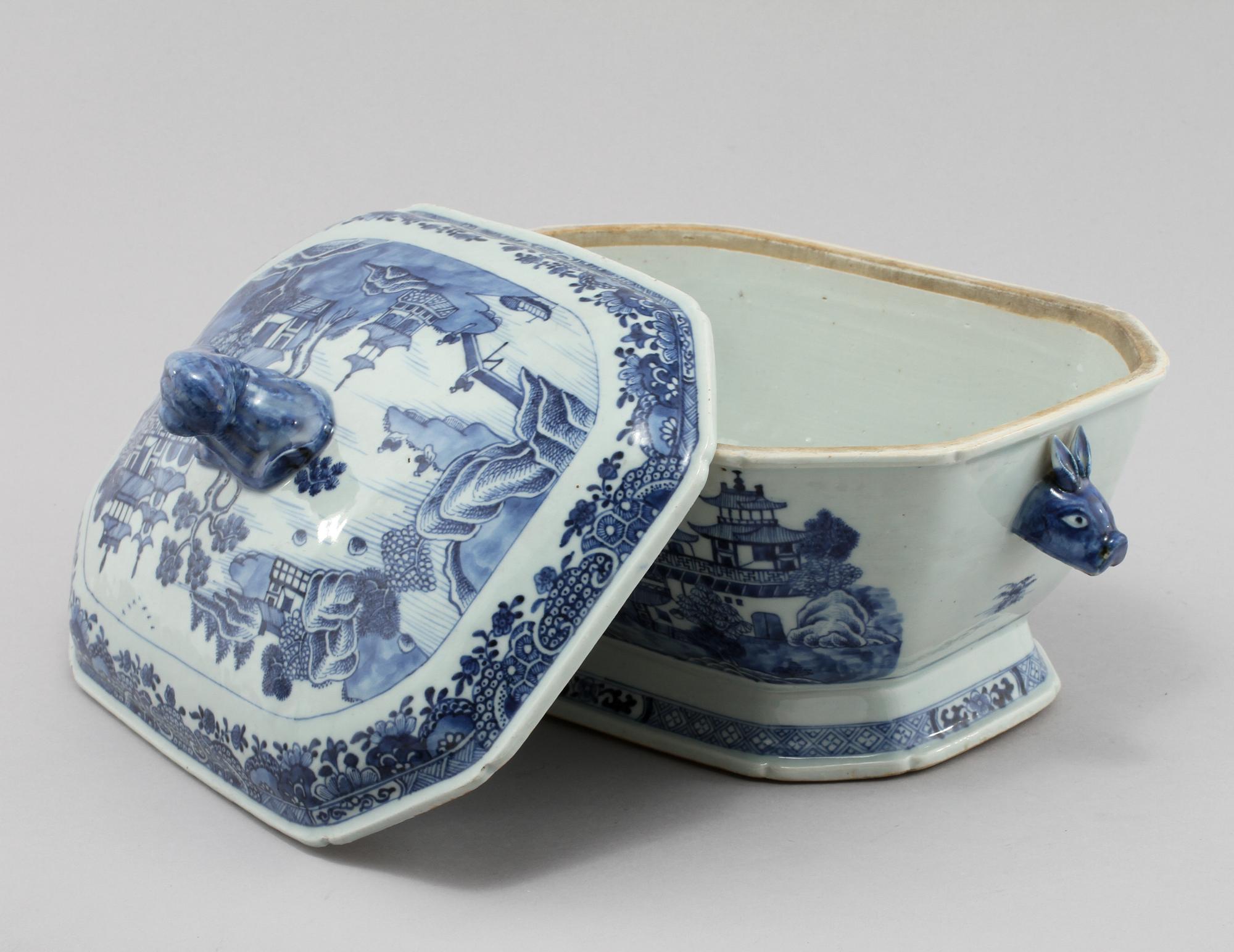 TERRIN, porslin, Kina, 1700-tal.