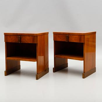SÄNGBORD, 1 par, 1900-talets första hälft.