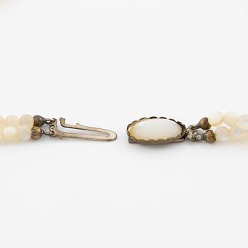 Collier tvåradigt med kalcedon.