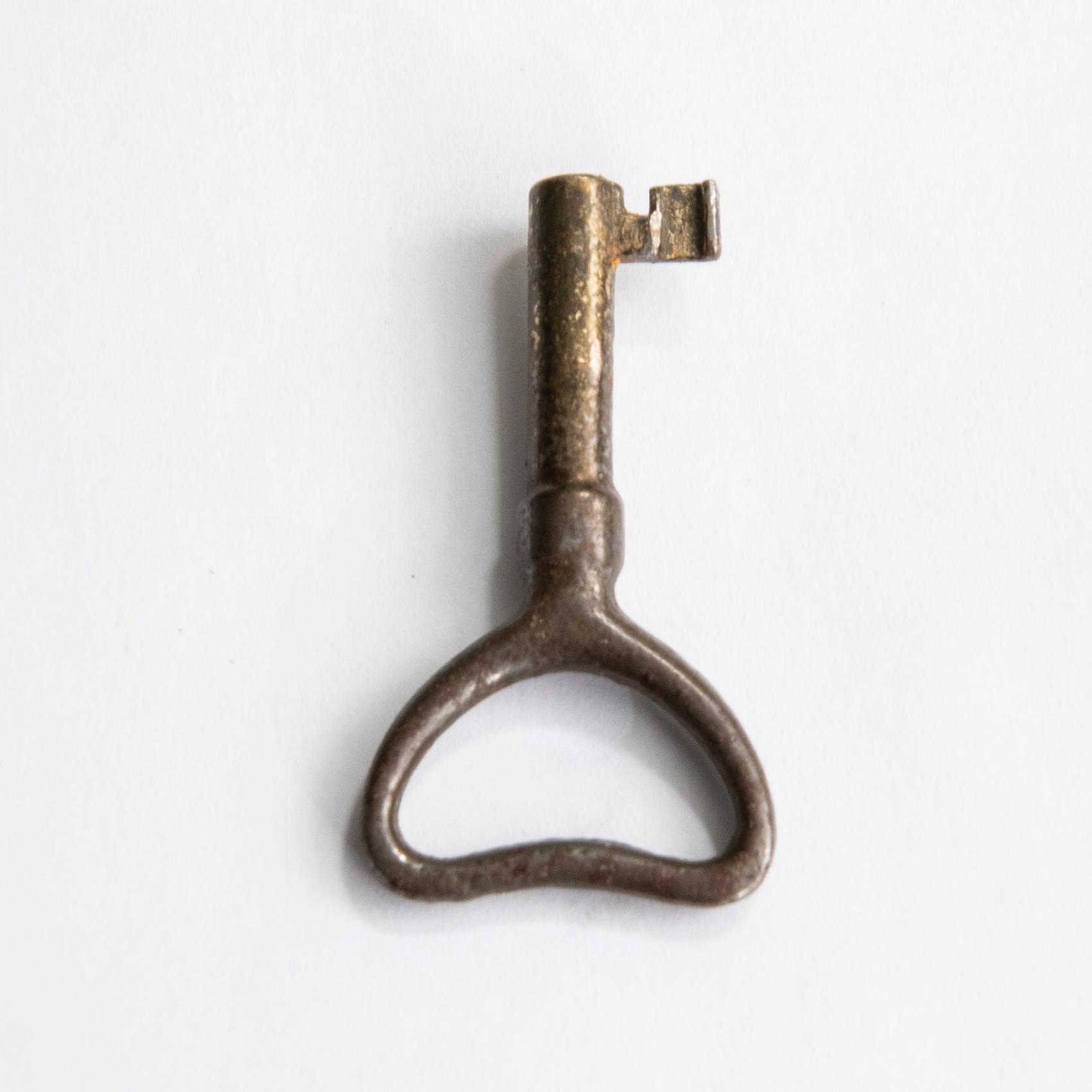 Vitrinskåp 1900-talets första hälft.