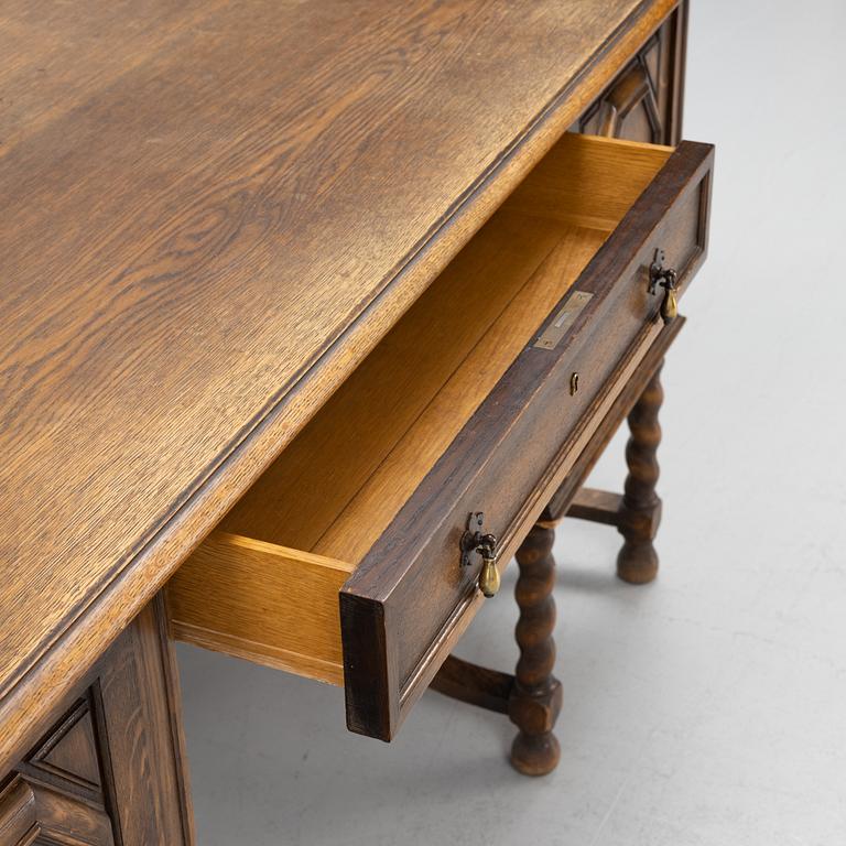 Skrivbord, modell "Boldvin", Nordiska Kompaniet, daterat 1924.