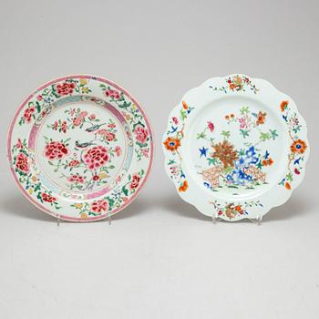 Six (2+2+1+1) famille rose plates, Qing dynasty, 18th century.