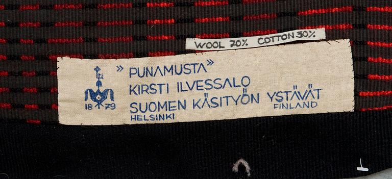 MATTA. "Punamusta" ("Rödsvart"). Rya. 189,5 x 125,5 cm. Komponerad av Kirsti Ilvessalo, Suomen Käsityön Ystävät.