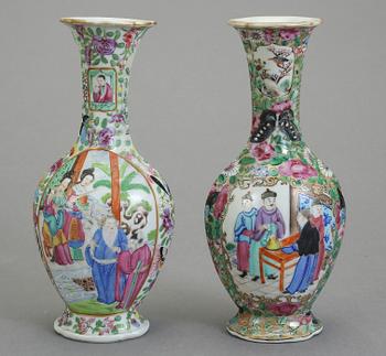 VASER, 2 st, porslin, Kanton, Kina, sent 1800-tal.