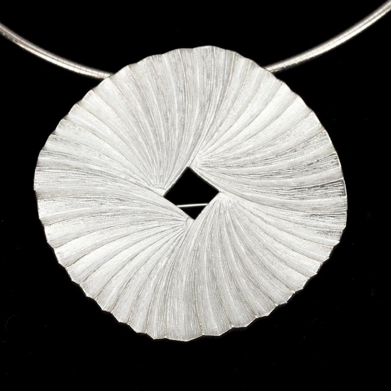 HALSSMYCKE/BROSCH, silver, "Plisé" Marja Suna Kalevala Koru, 2007.