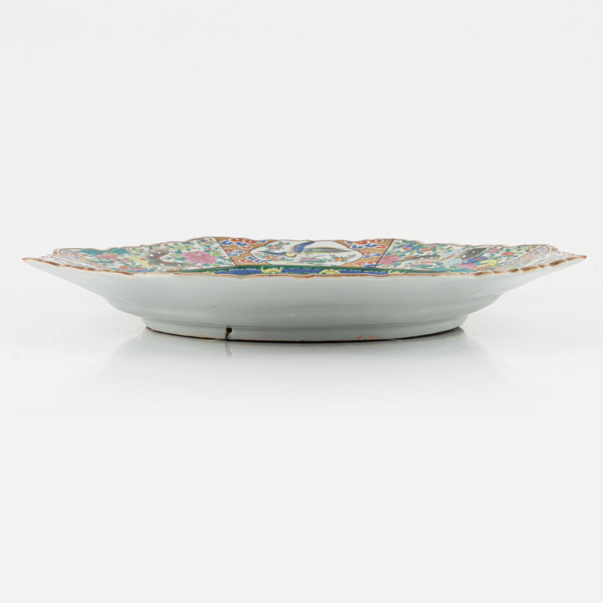 A porcelain dish, Japan, first half of the 20th century.