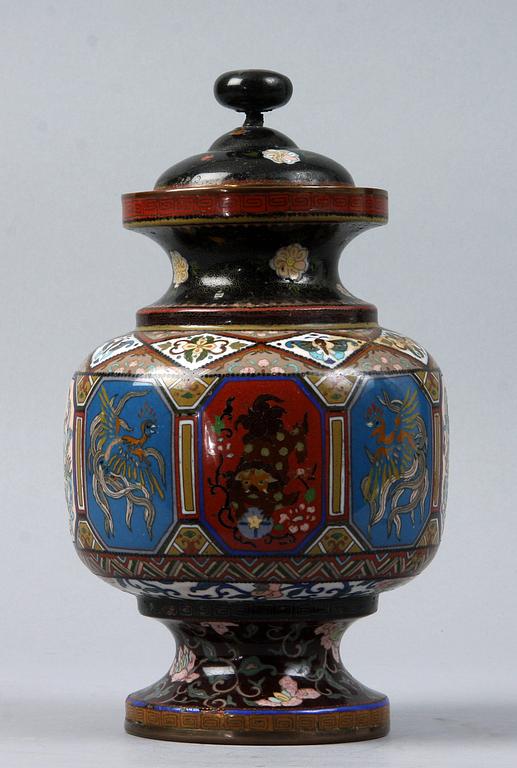 LOCKURNA, cloisonne, Kina, 1800/1900-tal.