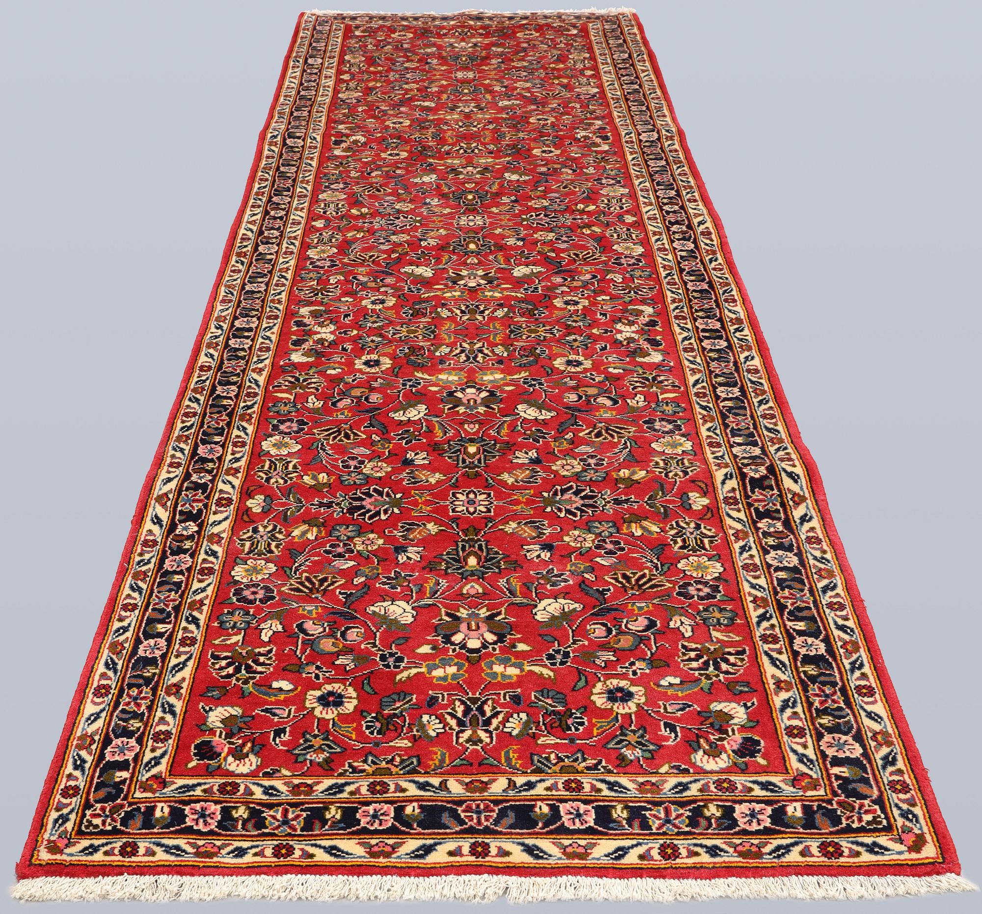 A Keshan runner, approx. 391 x 105 cm.