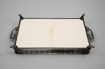 BRICKA, nysilver och flintgods, 1900-talets första kvartal.