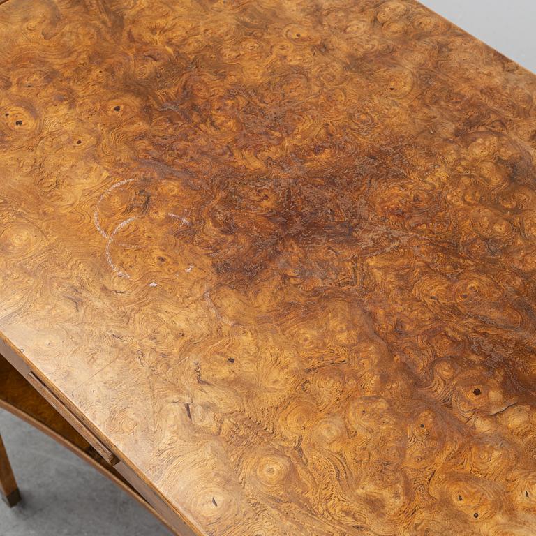 Sidobord med rotfaner, Sverige, 1900-talets första hälft.