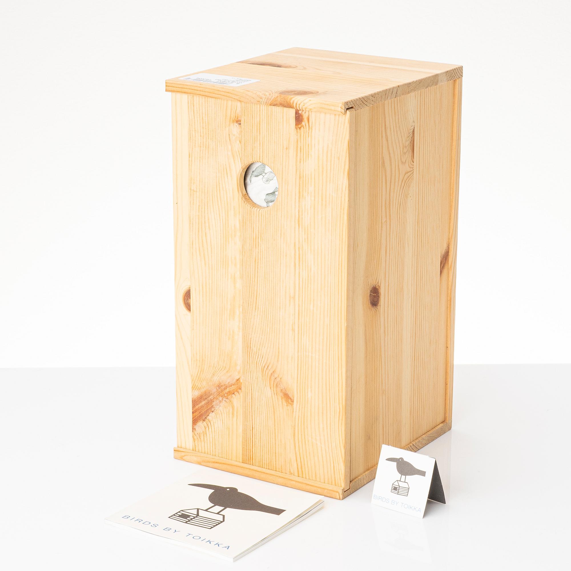 Oiva Toikka, a glass annual bird, Nuutajärvi, notsjö, iittala, Finland, 2003.