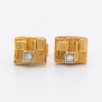 LAPPONIA 2 pair of earrings 18K gold and 2 brilliant-cut diamonds approx 0,06 ct in total.